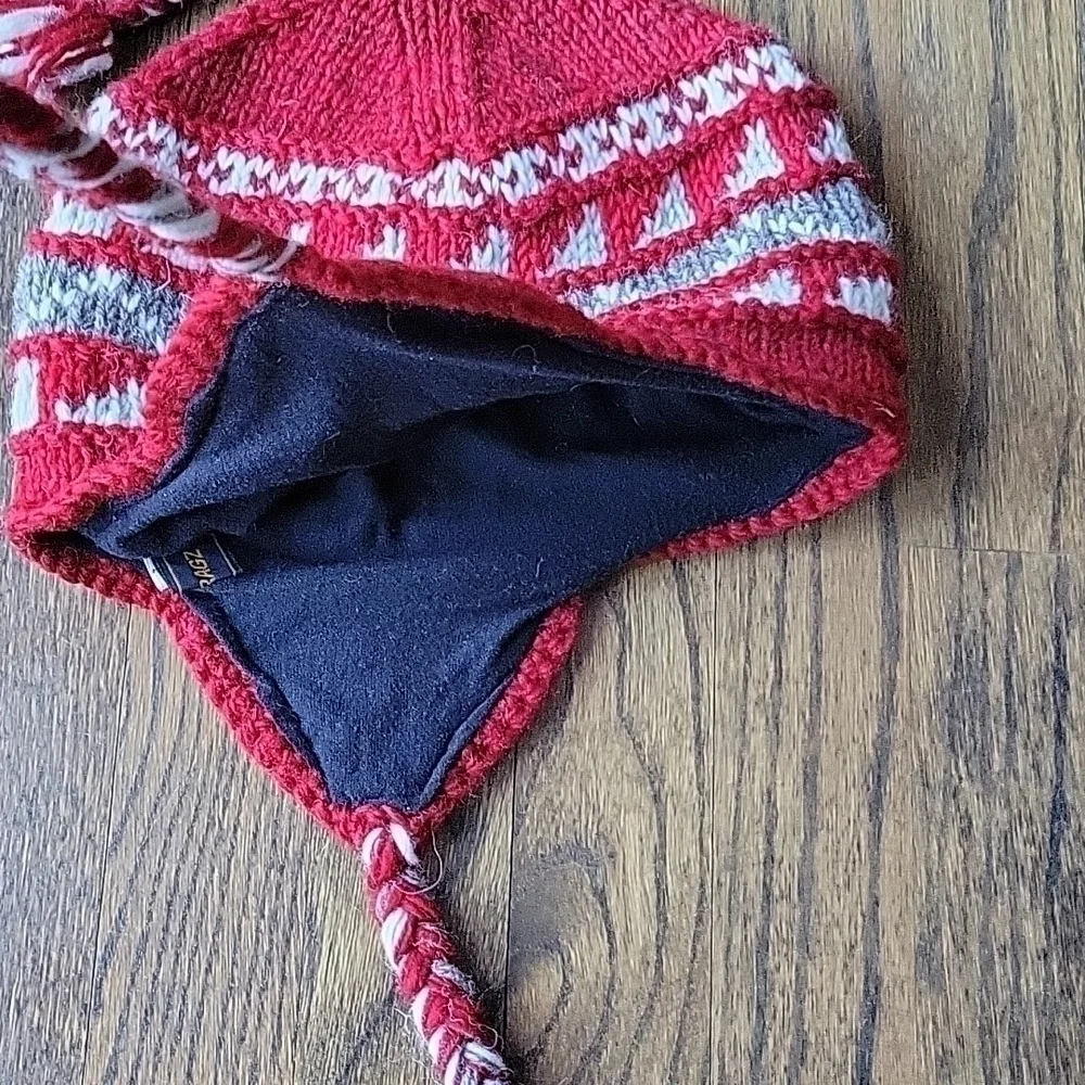 Wool Nordic Handknit Unisex Made in Nepal Red White Gray Winter Hat Tassels New